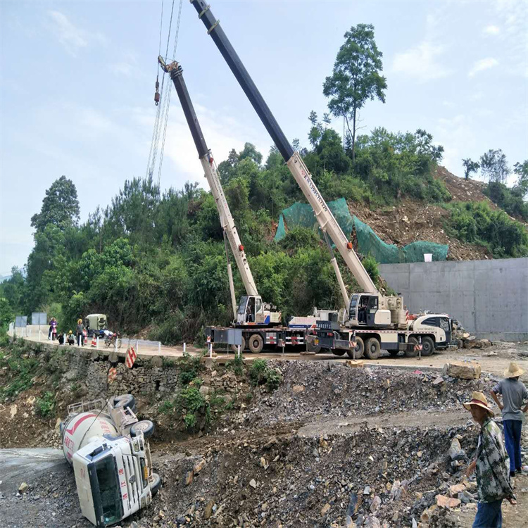 剑阁汽车掉沟里叫吊车救援要多少钱